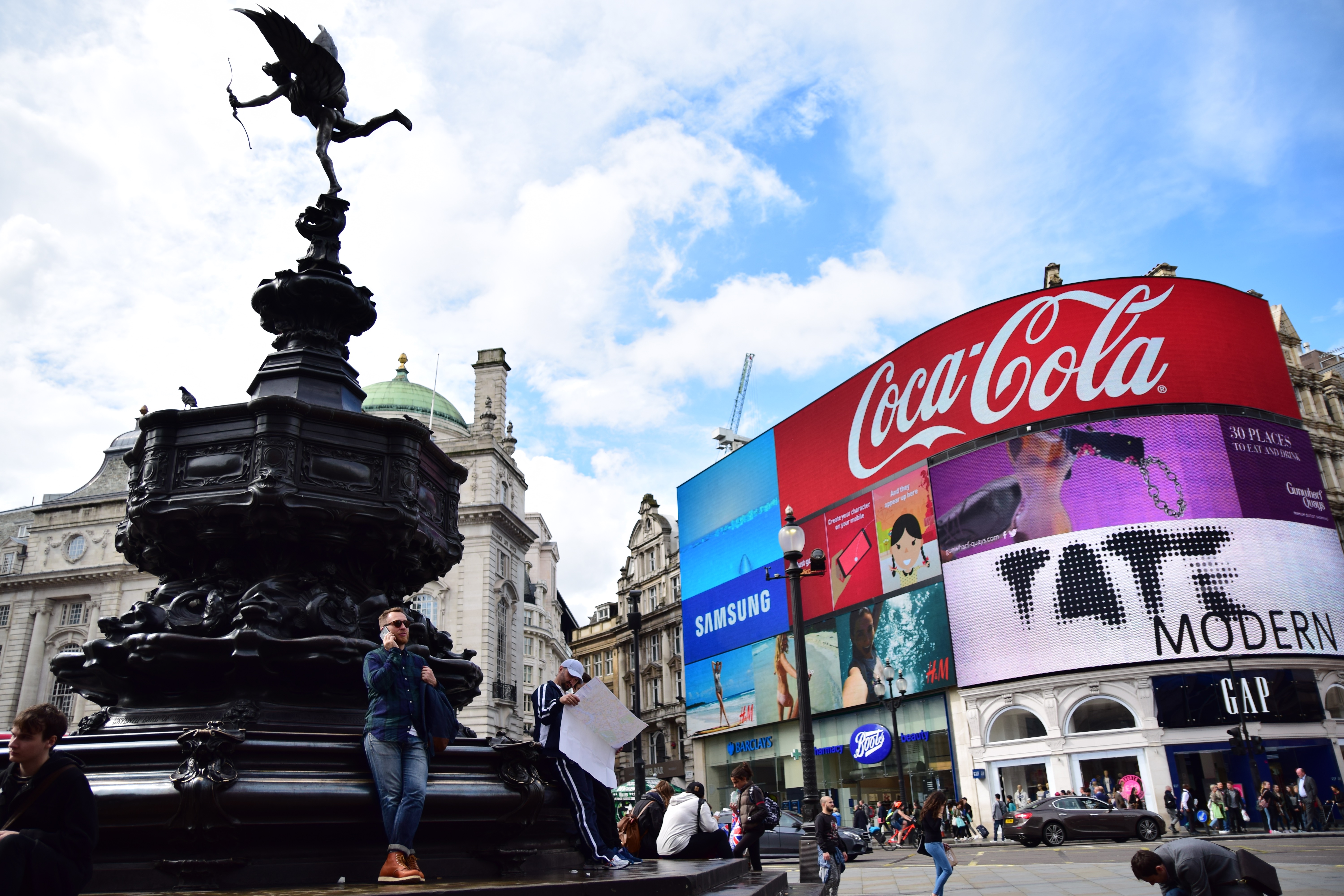 Piccadilly Circus_Shiho Shiho.jpg